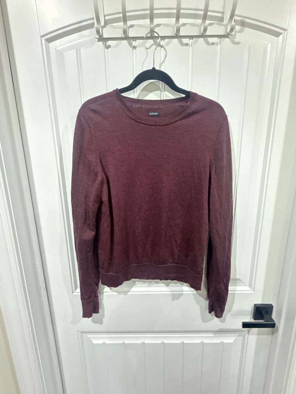 100% Merino Wool Machine Washable Crewneck Sweater in Burgundy